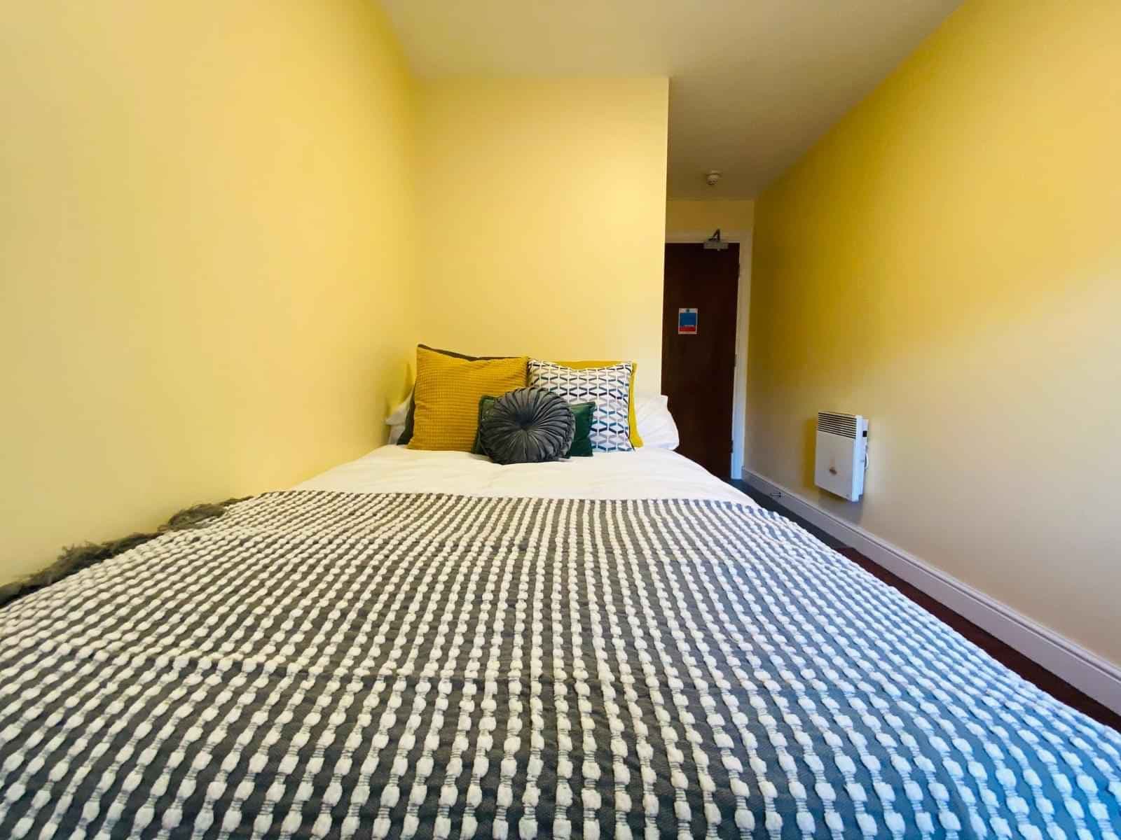 Deluxe En-Suite - Image 4