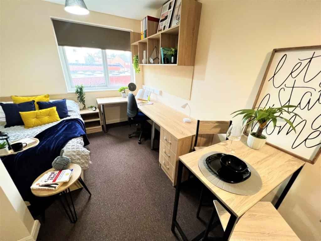 Deluxe Studio - Image 3