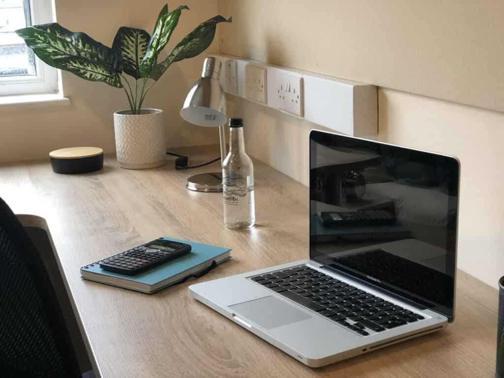 Deluxe Studio - Image 9