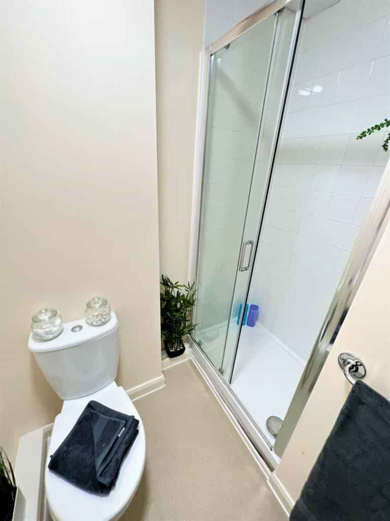 Deluxe Studio - Image 10