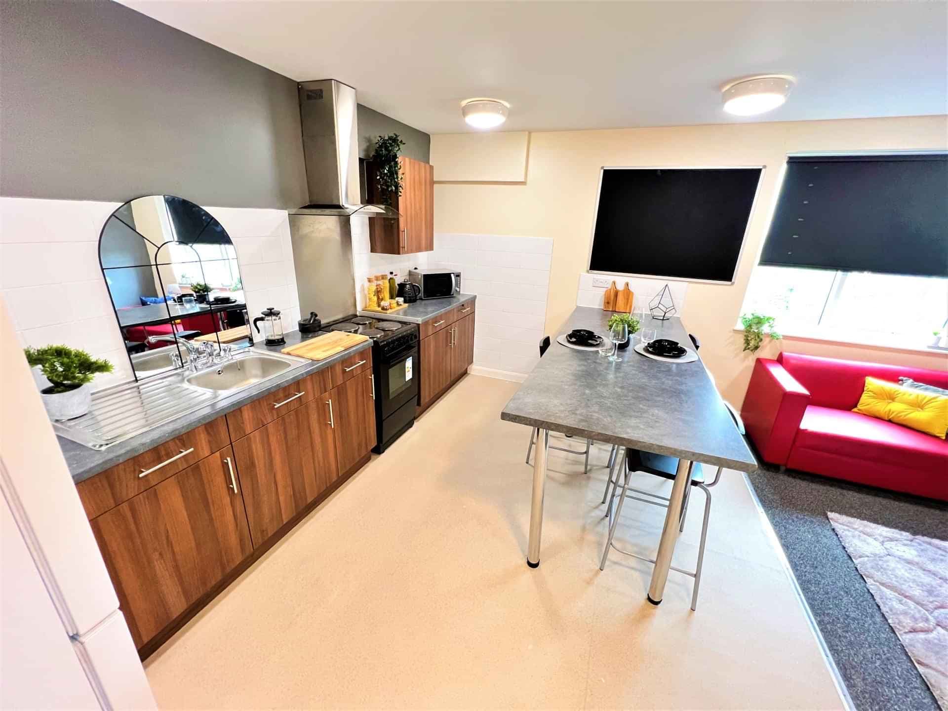 Deluxe En-Suite - Image 13