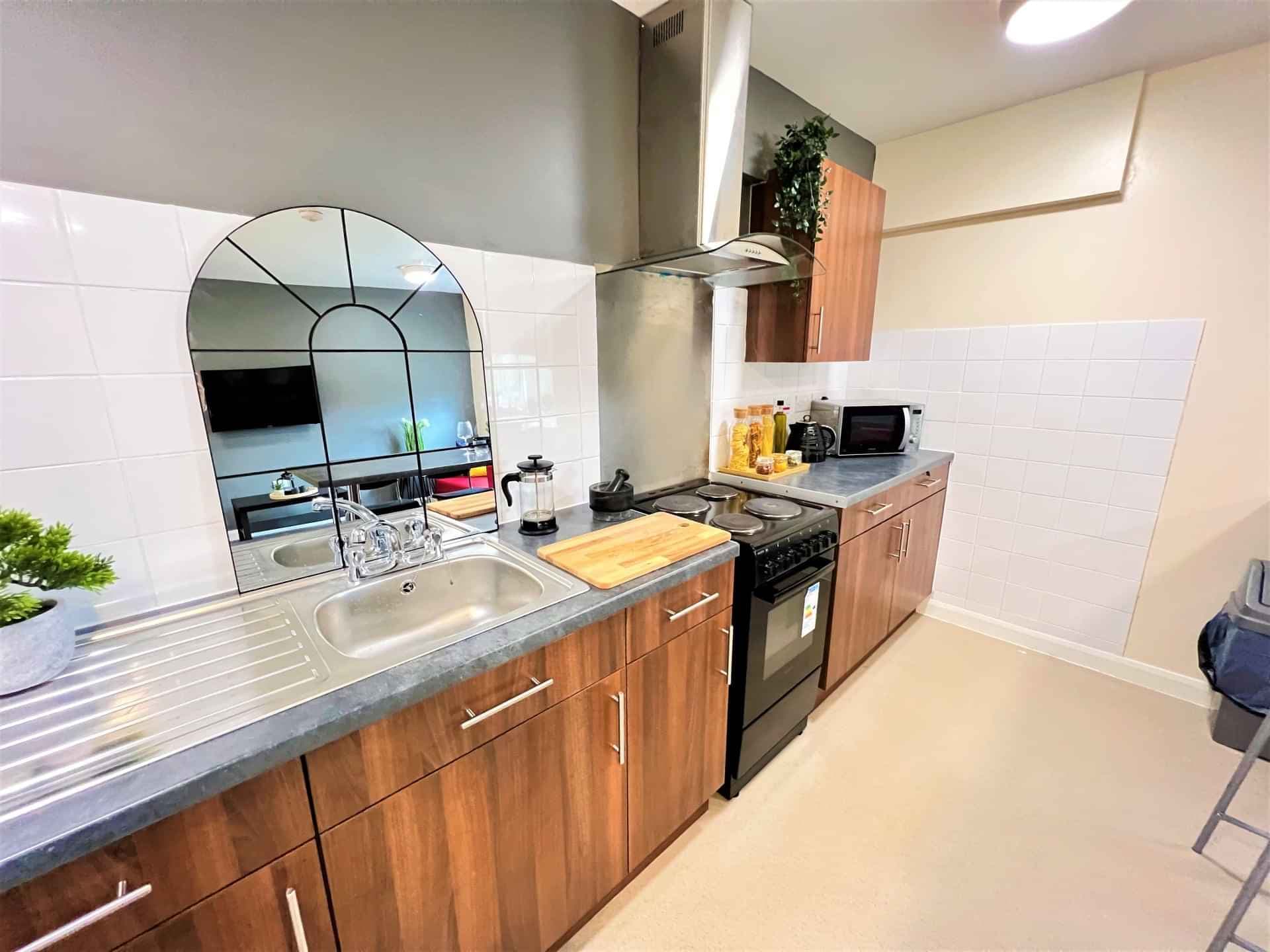 Deluxe En-Suite - Image 11