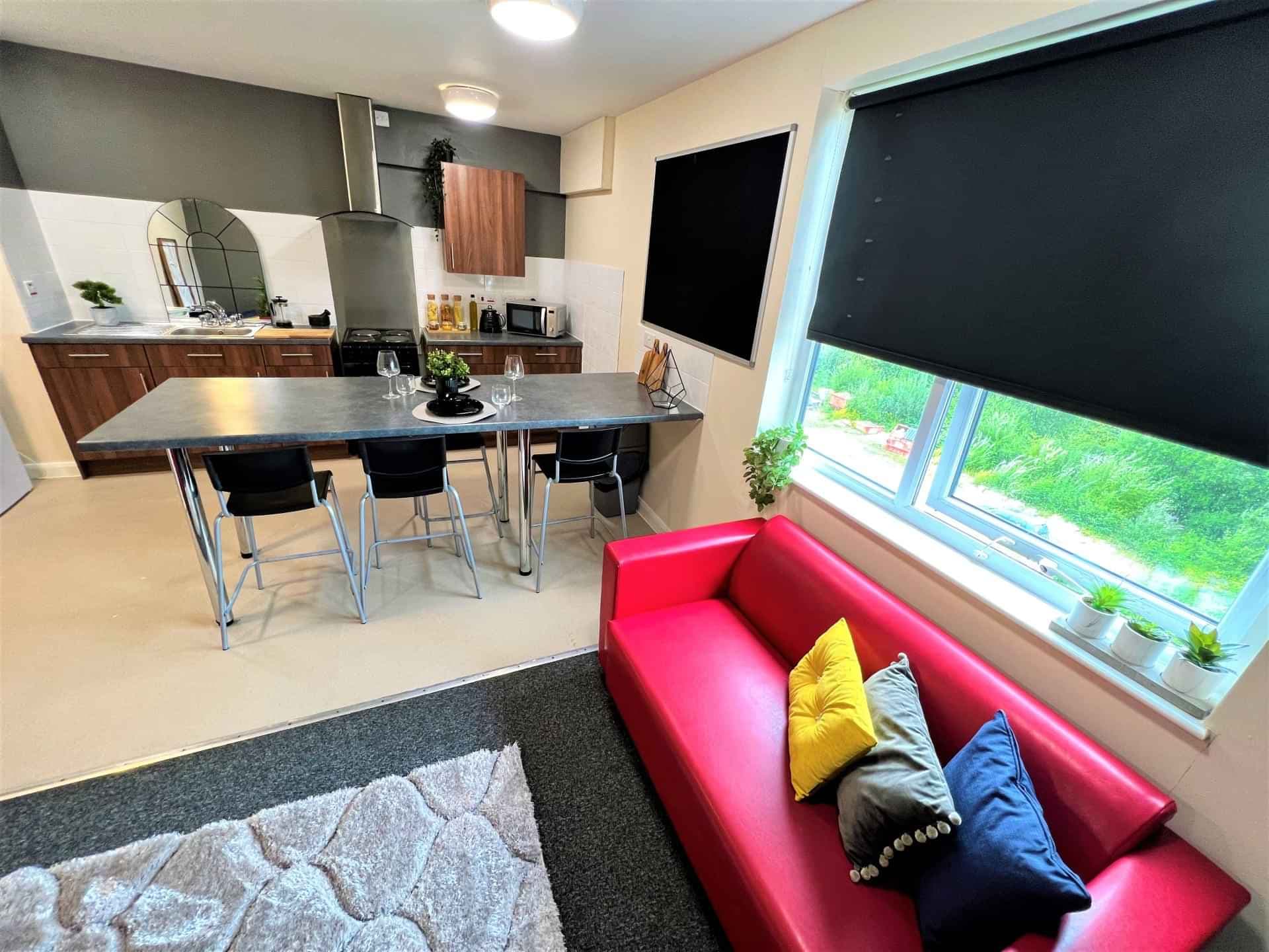 Deluxe En-Suite - Image 6