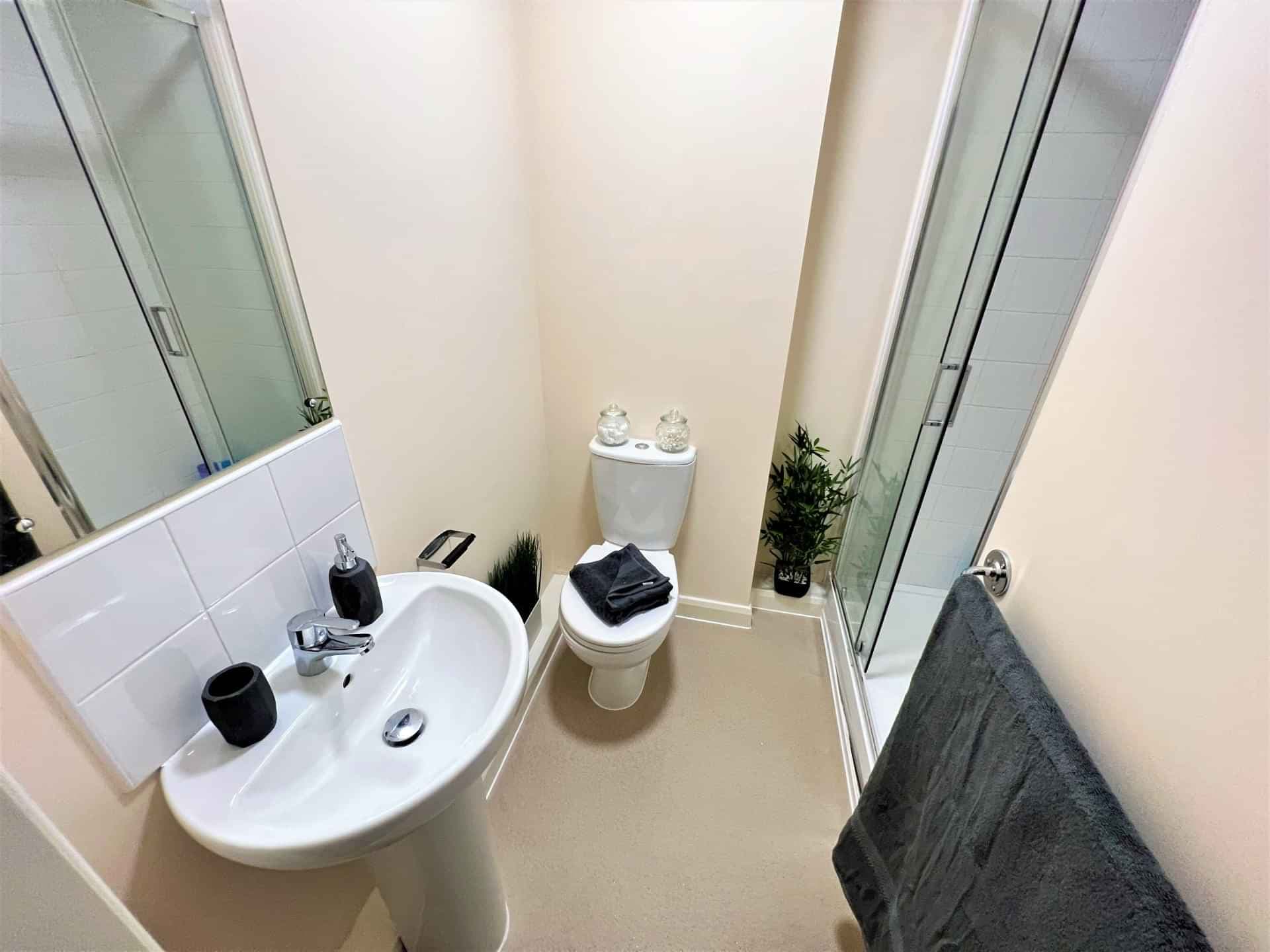 Deluxe En-Suite - Image 5