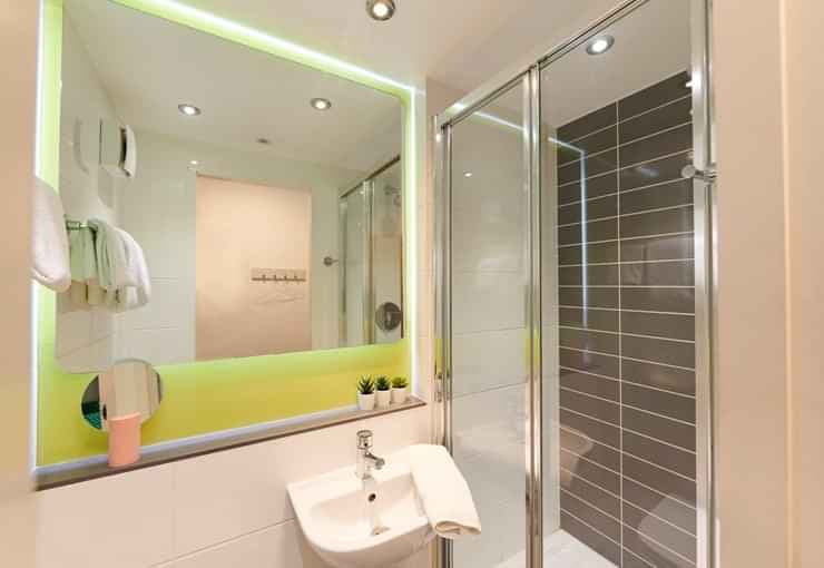 Gold Ensuite - Image 3