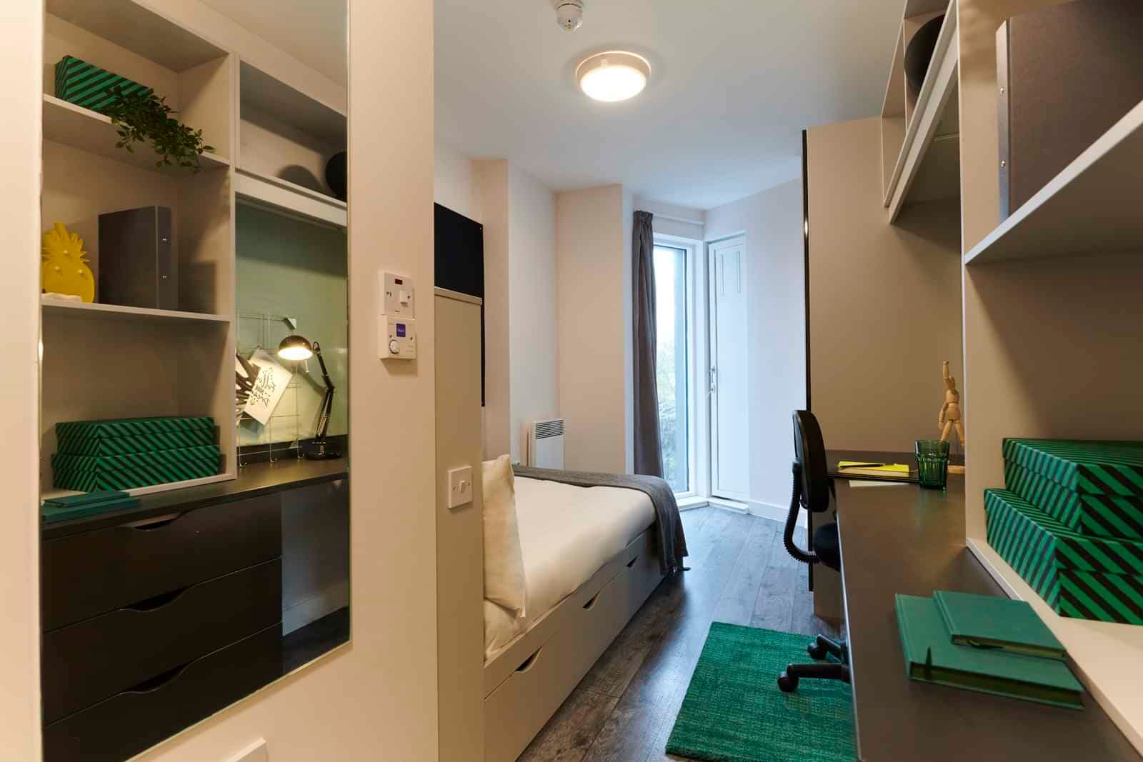 Gold Ensuite - Image 2