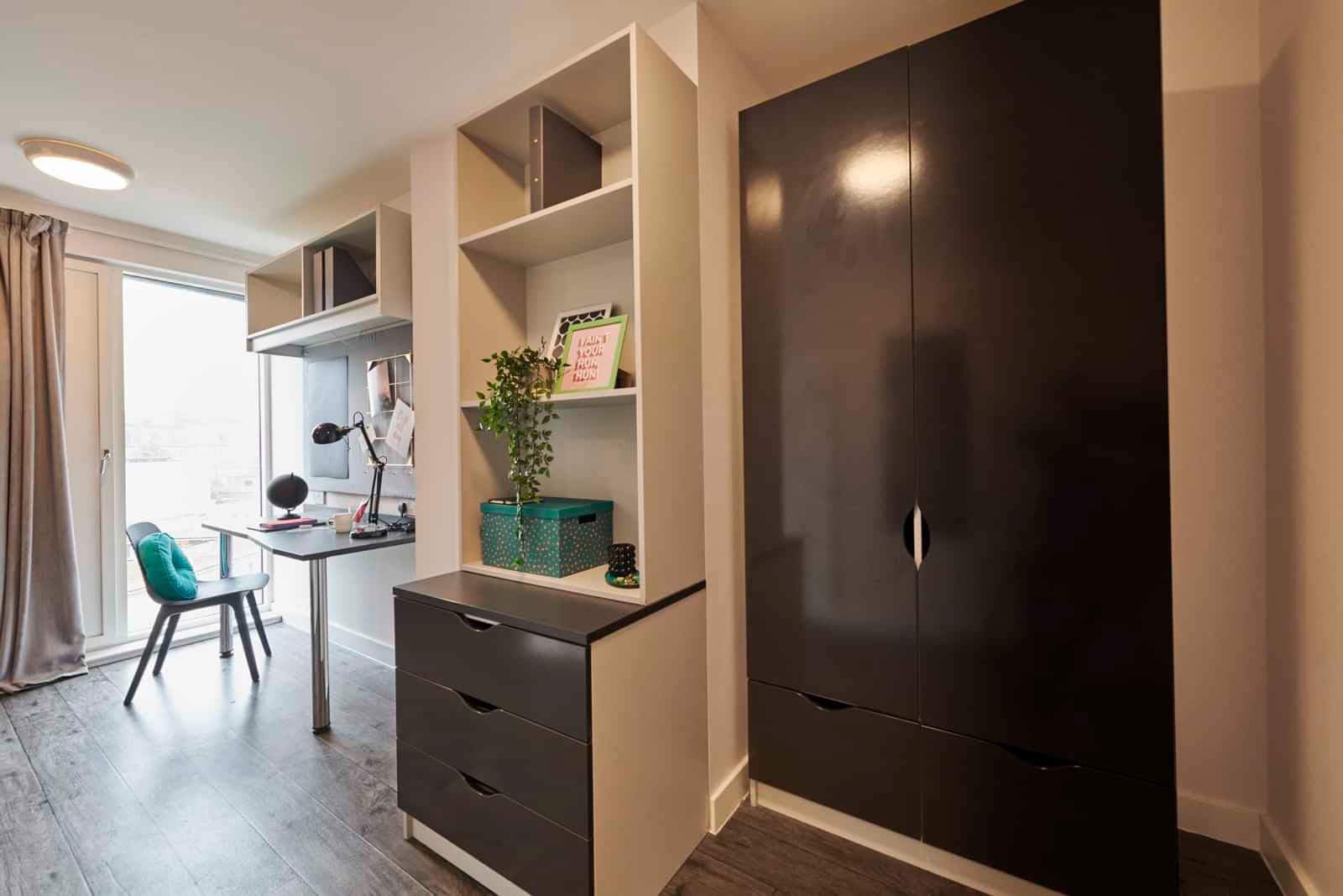 Platinum Ensuite - Image 2