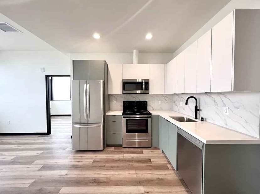 2 Bed 2 Bath - Image 3