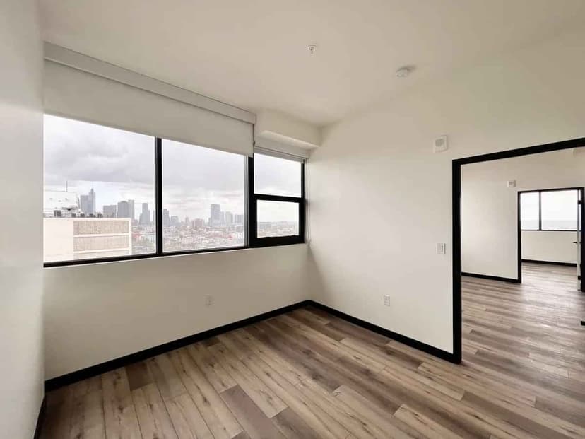 2 Bed 2 Bath - Image 10