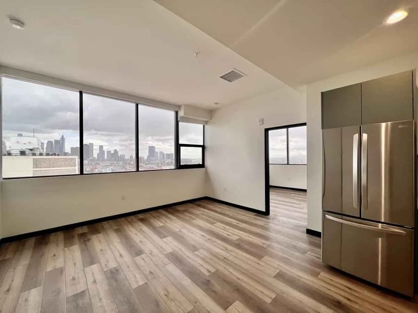 2 Bed 2 Bath - Image 13
