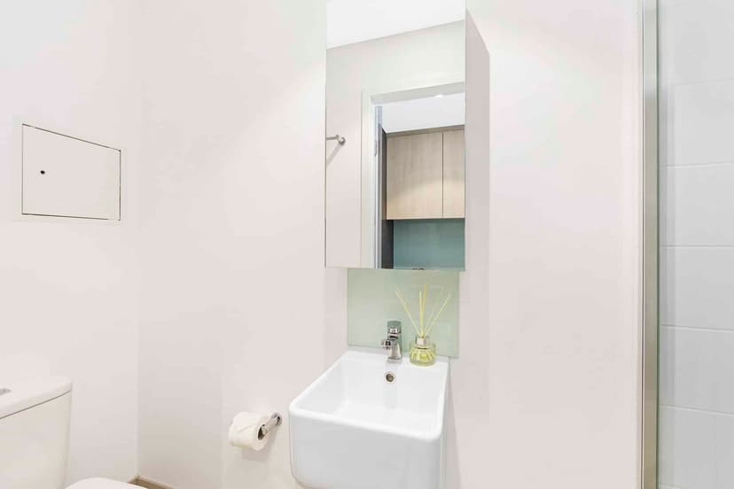 Large Twin, Single Bed - Image 2