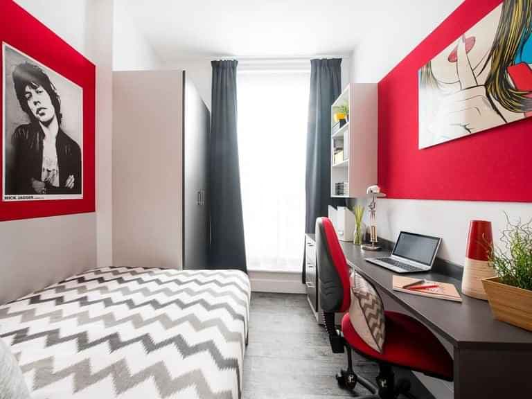 Deluxe En Suite - Image 3