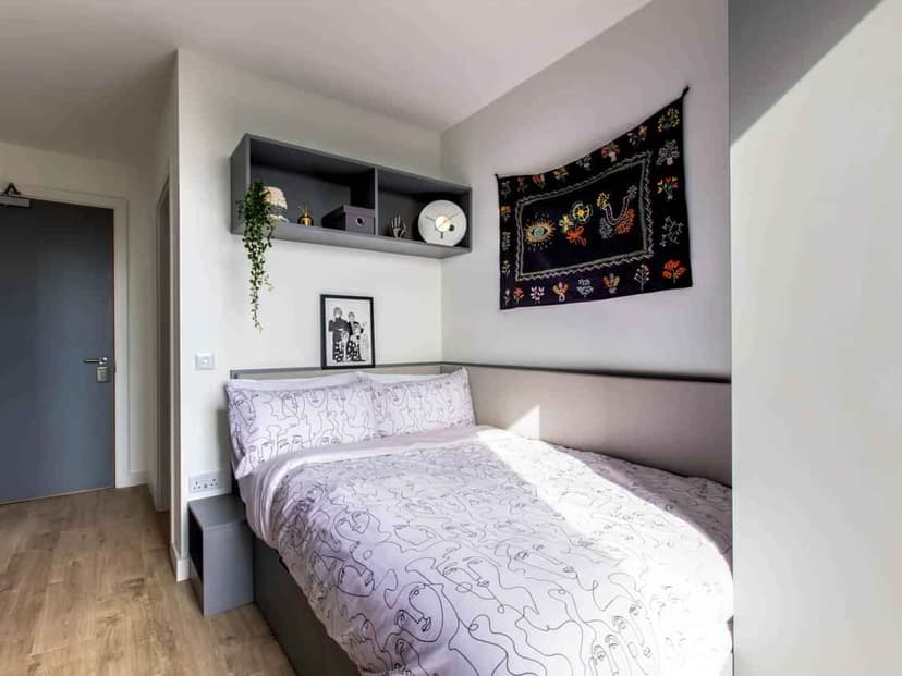 Classic Ensuite - Image 1