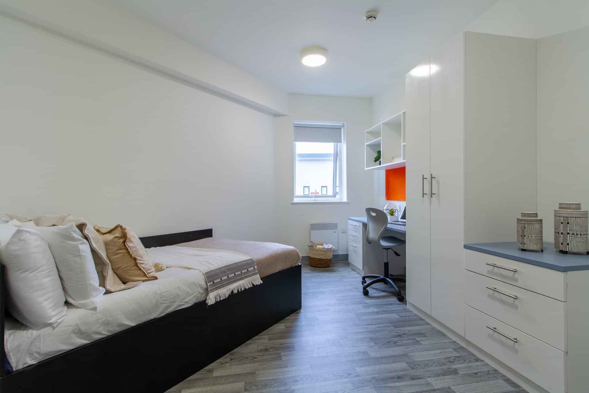 Platinum Ensuite - Image 1