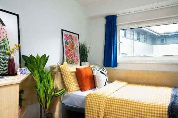 Premium Range 1 Ensuite - Image 1