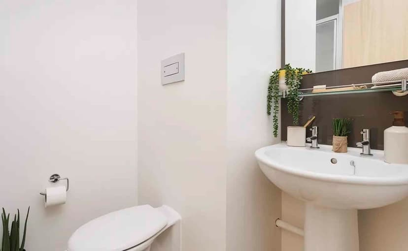 Classic Ensuite - Image 2