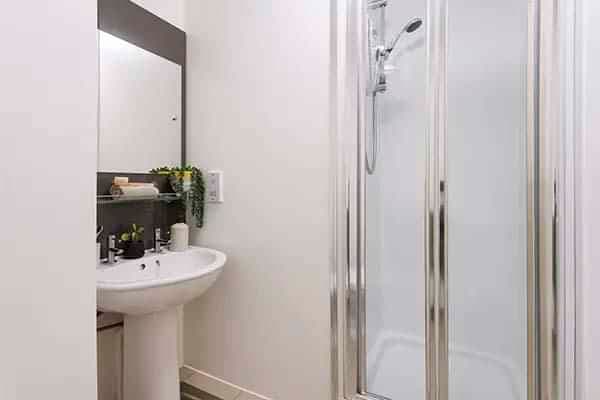 Premium Range 1 Ensuite - Image 3