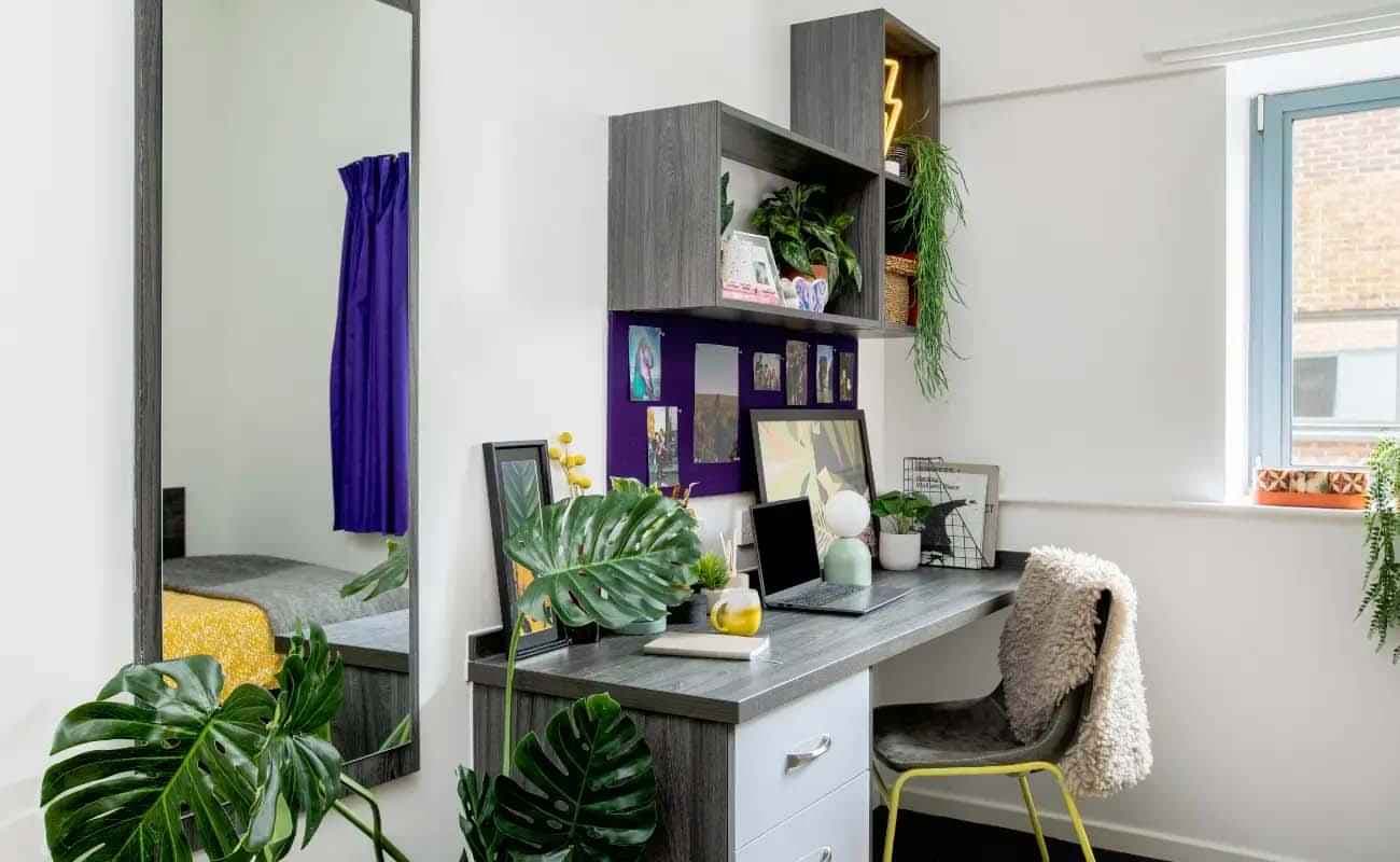 Premium Range 1 Ensuite - Image 1