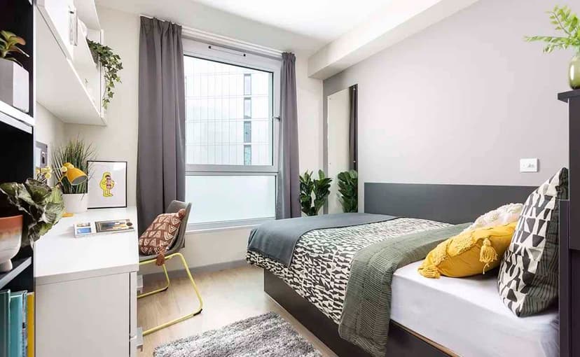 Classic Ensuite - Image 1