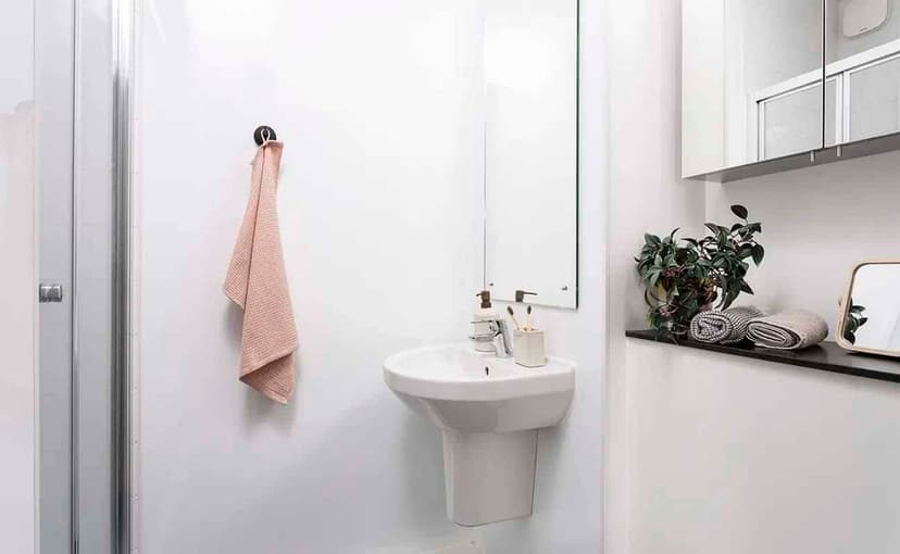 Classic Ensuite - Image 3