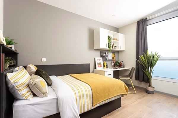 Classic Accessible Ensuite - Image 1