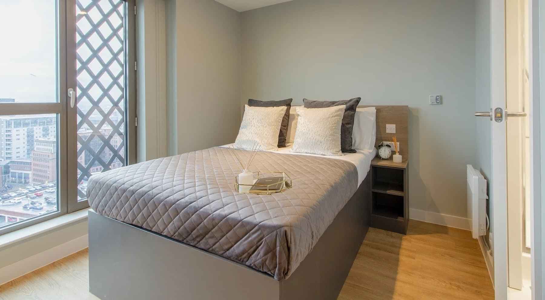 Deluxe 2 Bed Apartment - Image 2