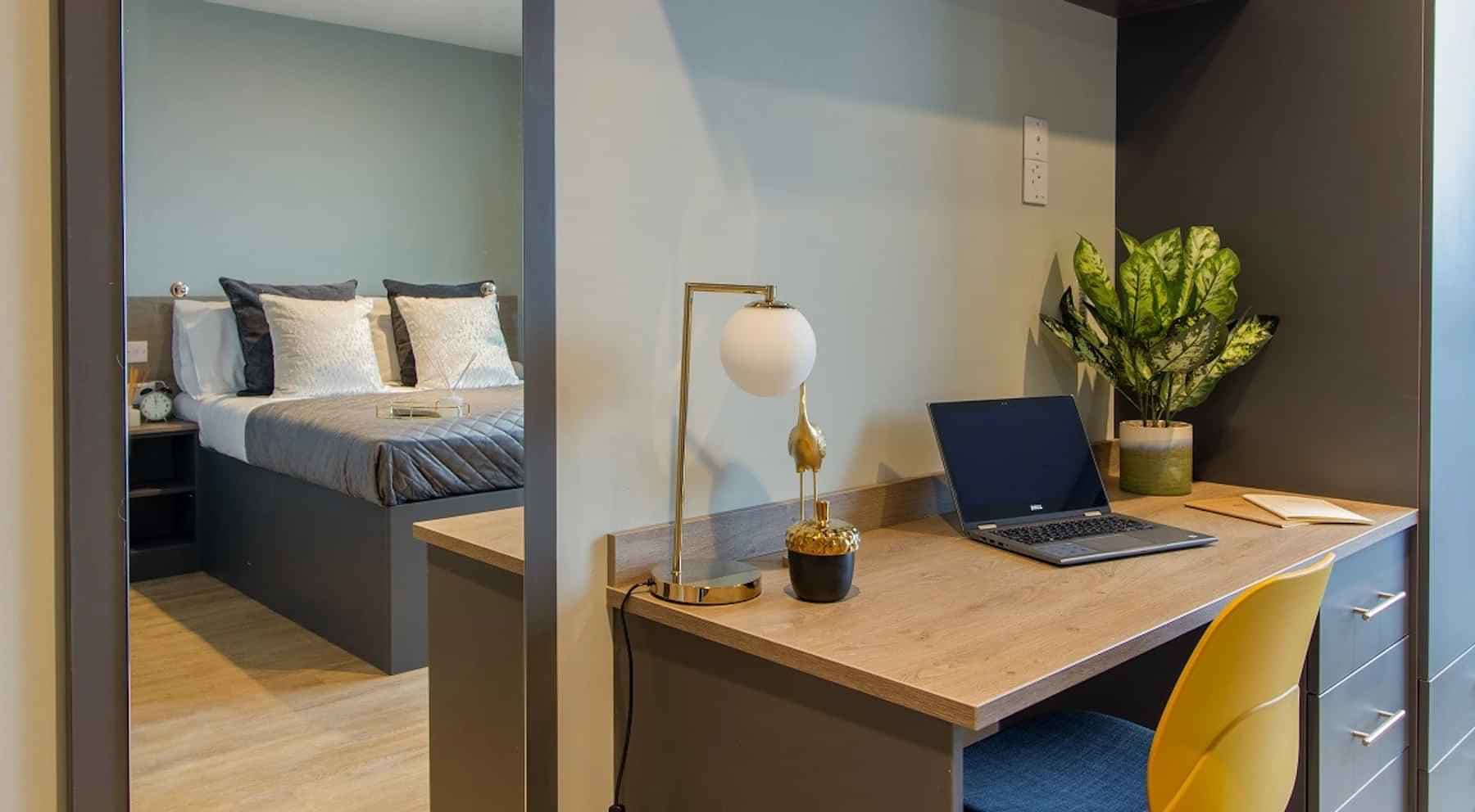 Premium 4 Bed Ensuite - Image 2