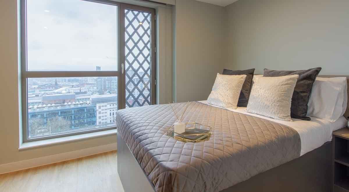 Penthouse 2 Bed Apartment - Image 1