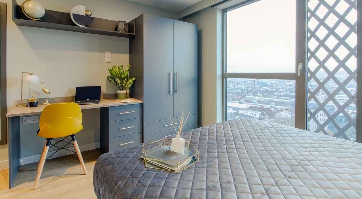 Penthouse 2 Bed Apartment - Image 2