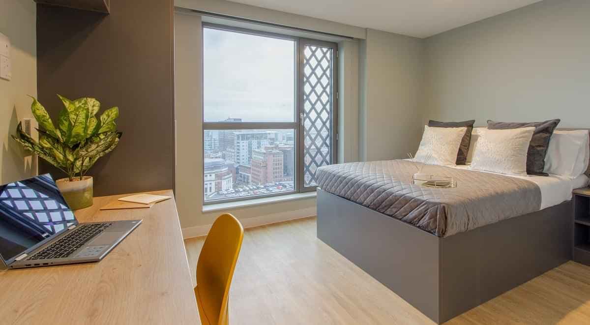 Penthouse 2 Bed Apartment - Image 7