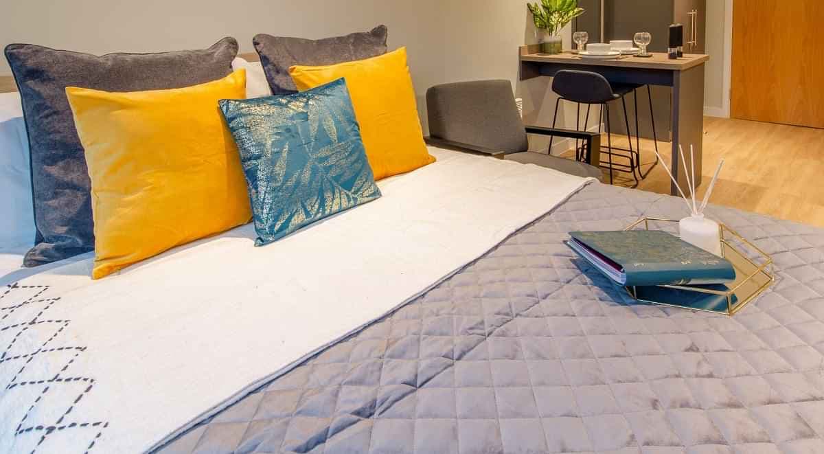 Deluxe Studio - Image 5