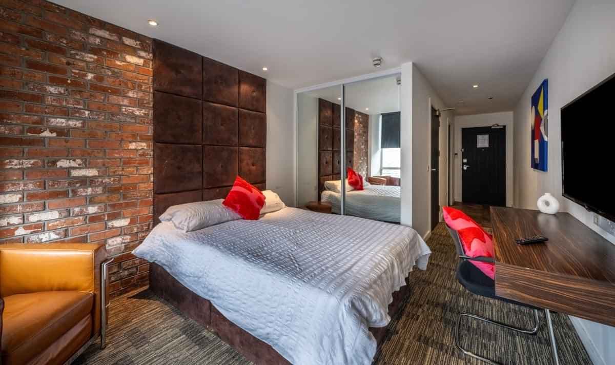 Platinum Studio - Image 1