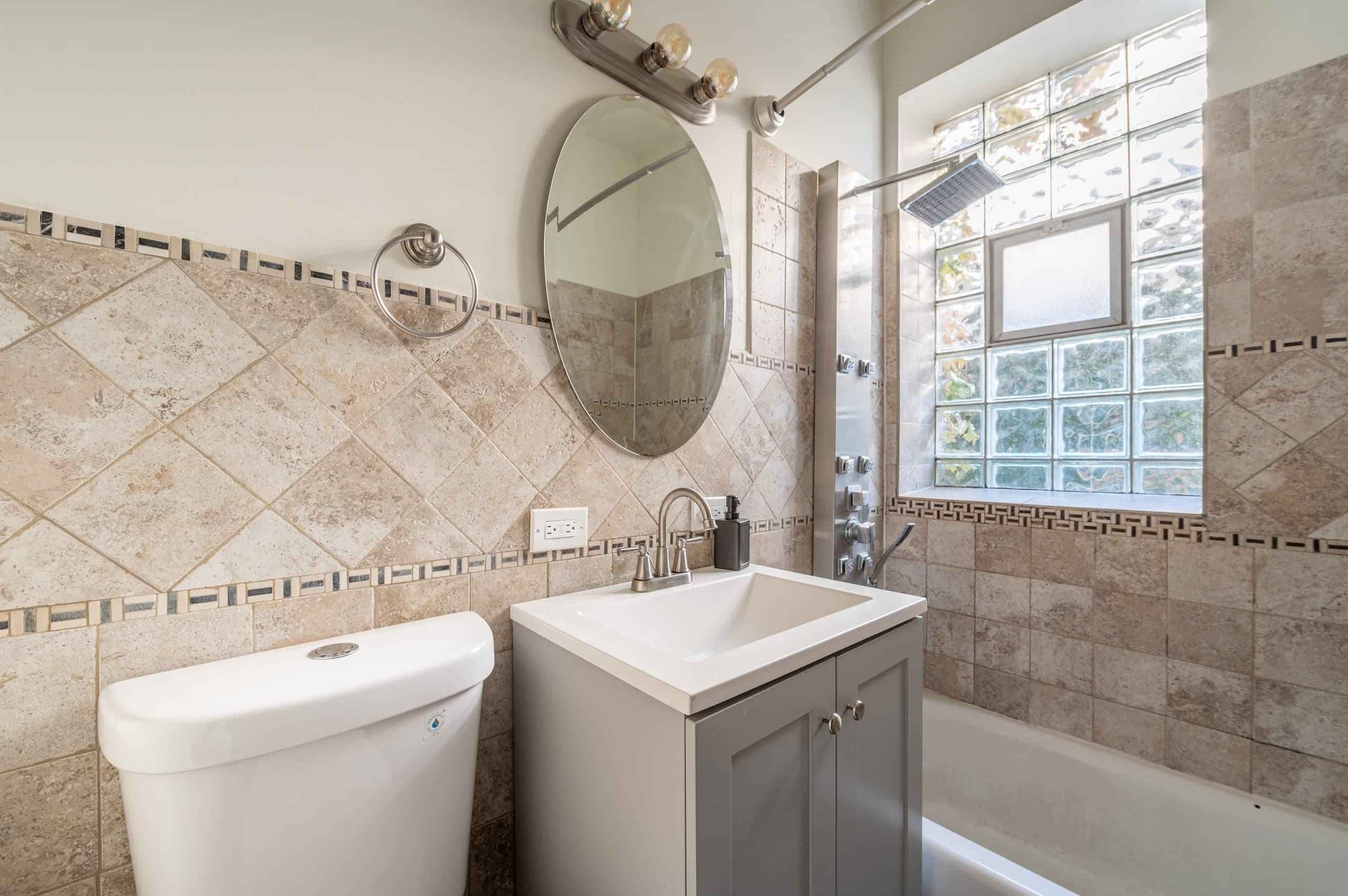 #1568B : Logan Square - Image 7