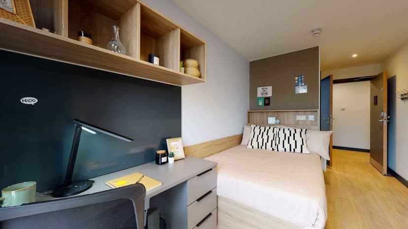 Superior Ensuite - Image 1