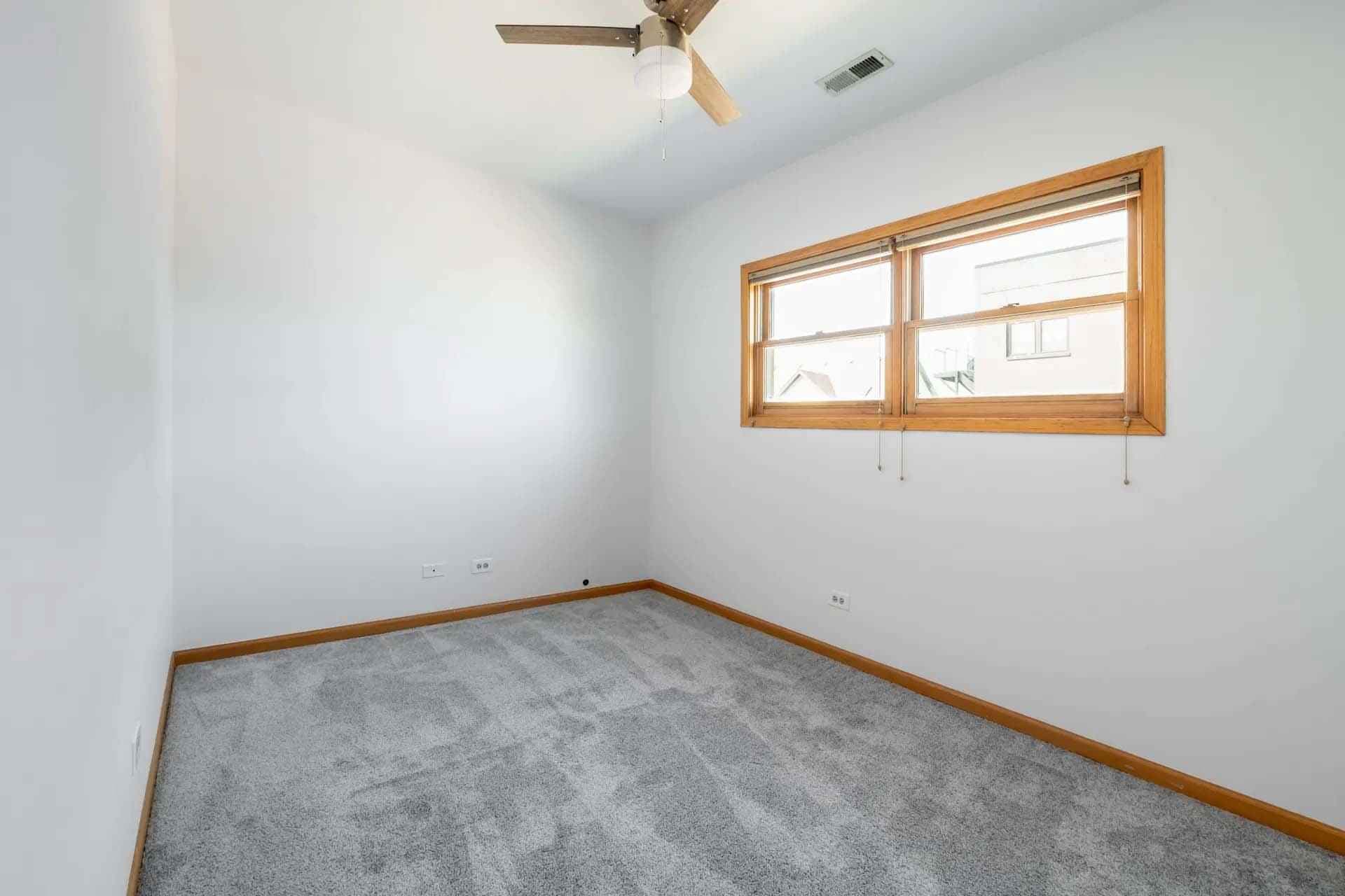 #1483B : West Town - Image 5