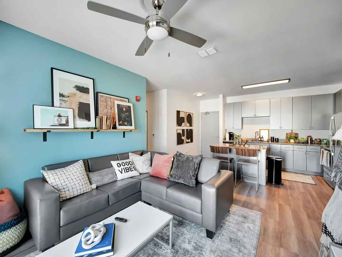 4 Bed 4 Bath - Image 1