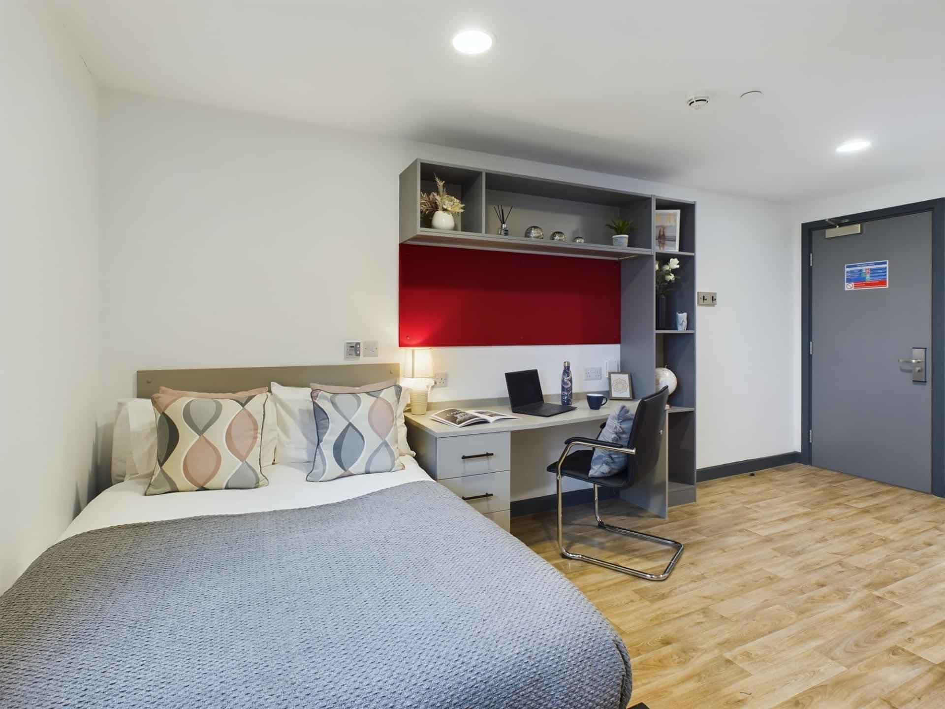 Gold Ensuite - Image 10