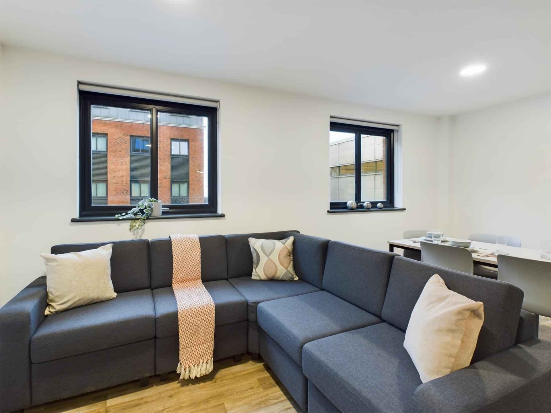 Gold Ensuite - Image 3