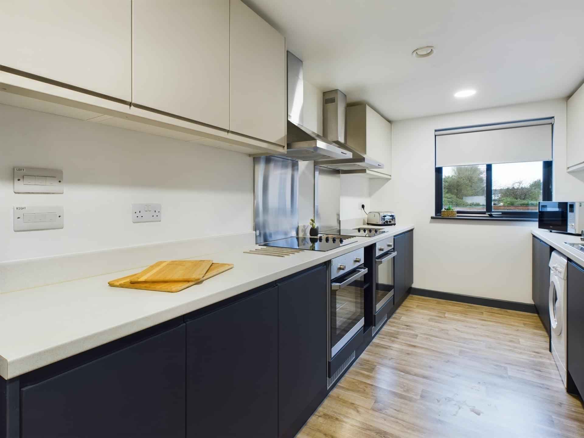 Gold Ensuite - Image 2