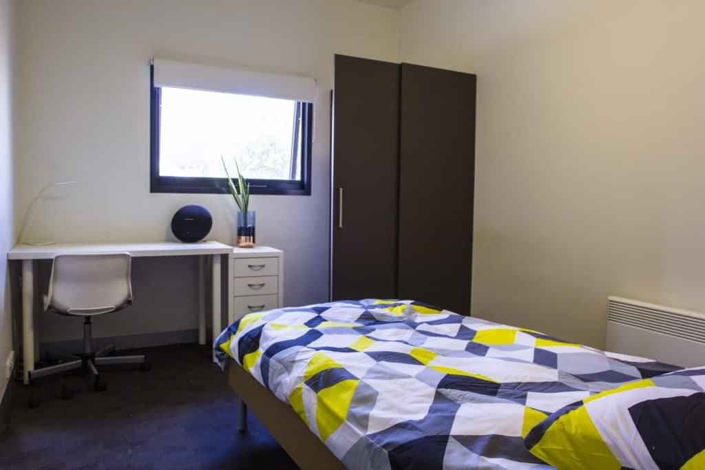 Single Room (Shared Bathroom) - Image 1