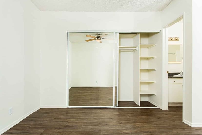 Studio - Image 8