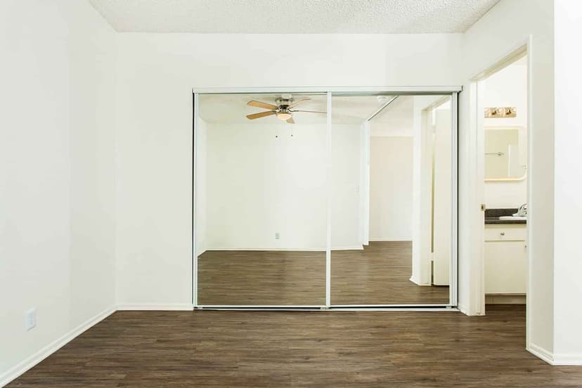 Studio - Image 9