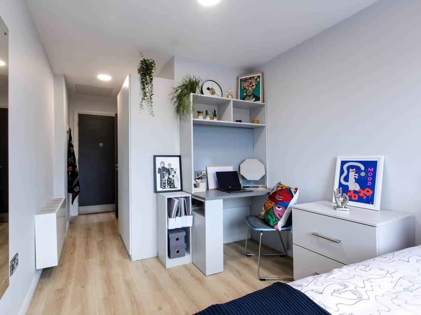 Classic Ensuite - Image 3