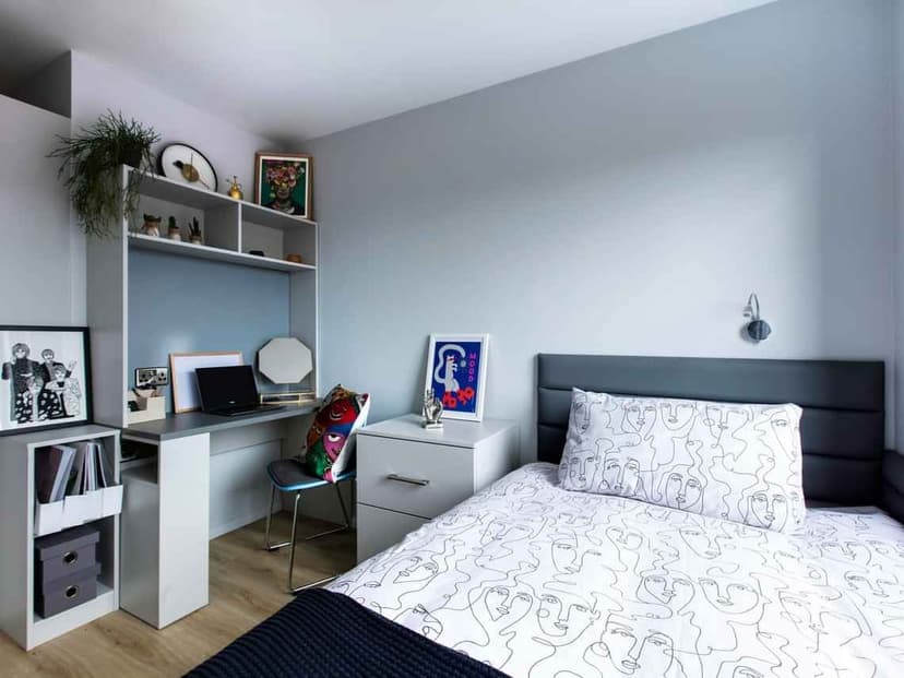 Classic Ensuite - Image 2