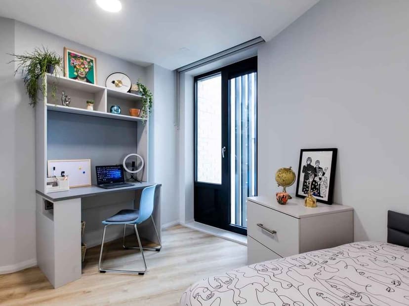 Deluxe Ensuite - Image 3