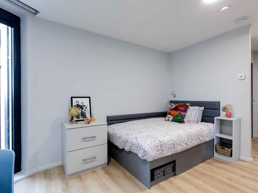 Deluxe Ensuite - Image 1