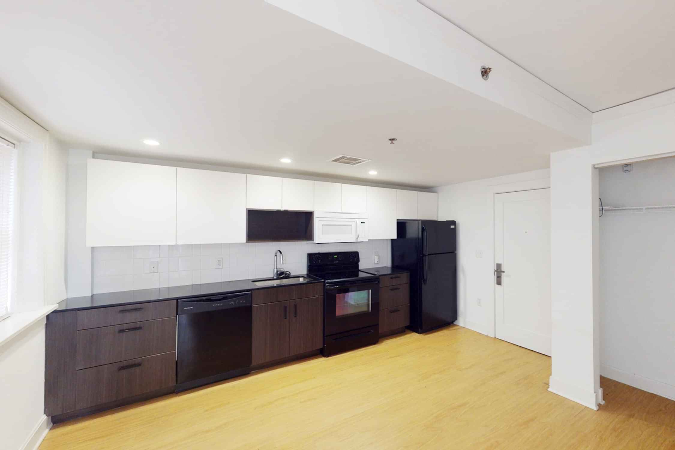 1 Bedroom 1 Bathroom - Image 5