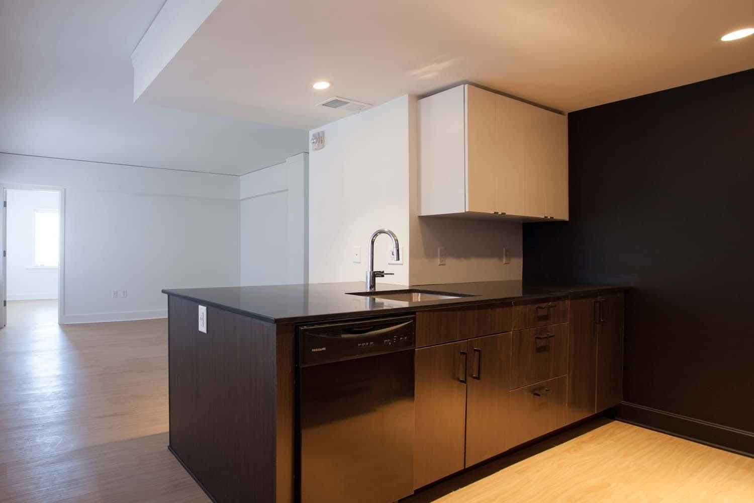 2 Bedroom 1 Bathroom - Image 7