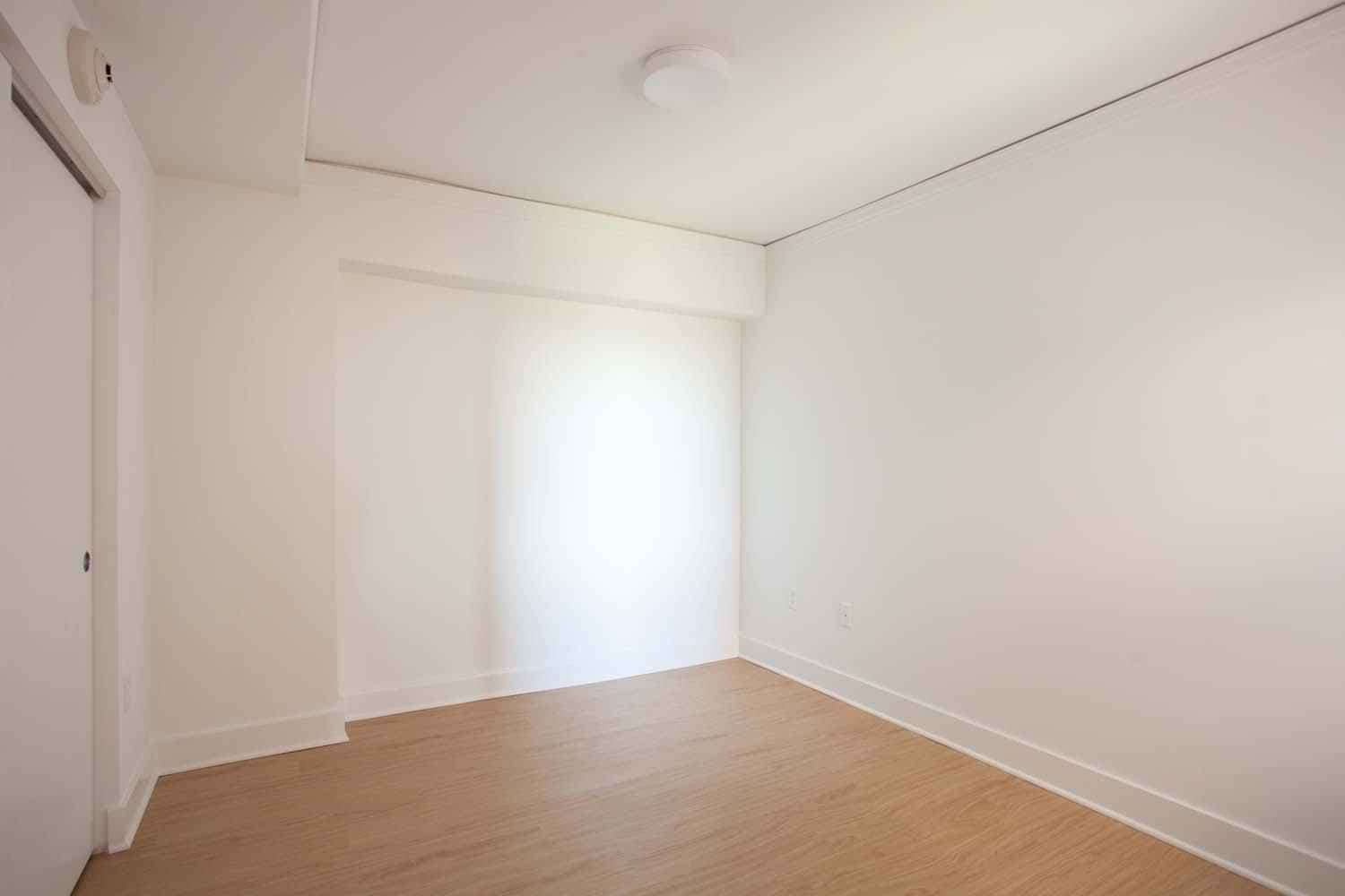 2 Bedroom 1 Bathroom - Image 4