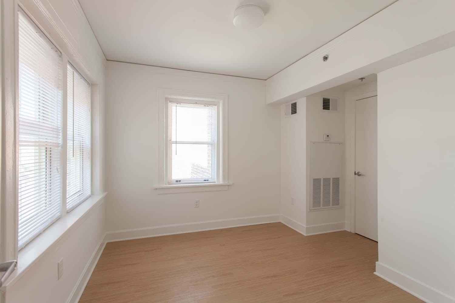 2 Bedroom 1 Bathroom - Image 3